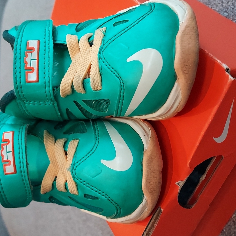 Infant LeBron Sneakers - Picture 2 of 5